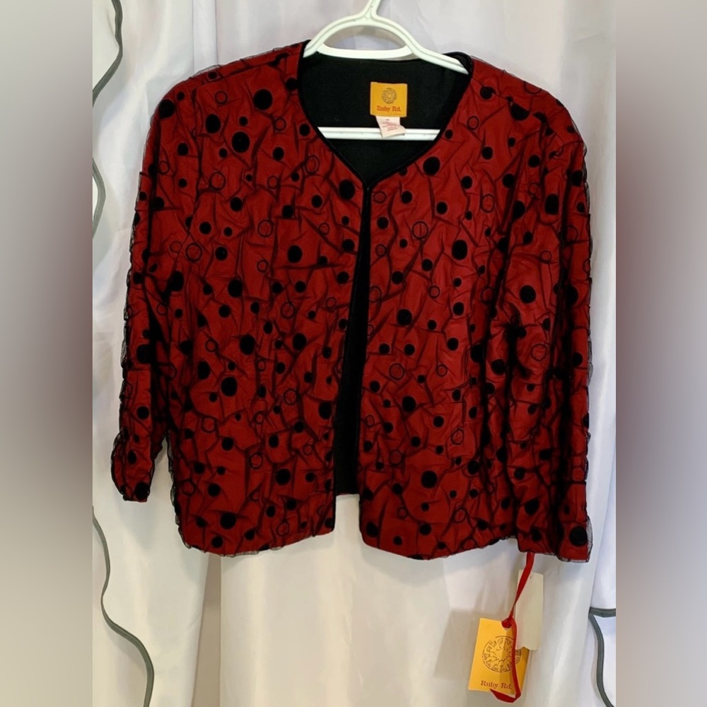 Ruby Rd. NEW Mesh Pattern Red and Black 3/4 Sleeves Razzle Dazzle 10